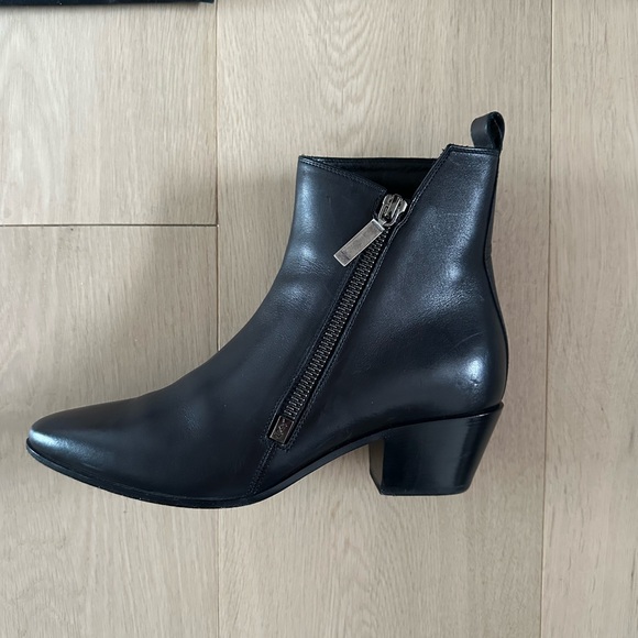 Saint Laurent Black Women's Ankle Boots - Picture 2 of 3
